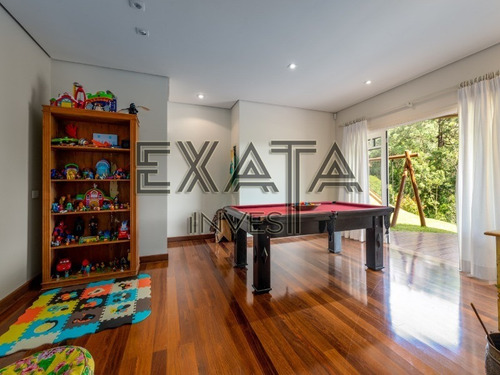 Imagem 17 de 30 de Campos Do Jordão, Casa Em Condomínio Com 5 Suítes 4 Na Parte Superior E 1 Na Parte Inferior, Sendo A Master Com Closet E Banheira De Hidro, Cozinha Com Sala Almoço E Café - Ca00956 - 70995531
