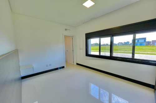 Imagem 13 de 23 de Casa À Venda Em Capão Da Canoa - Ca01210 - 68315875