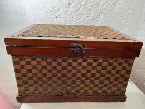 Antigua Caja-baúl Madera Cestería