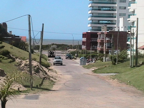 Apartamento En La Brava, Con Amplia Terraza Con Parrillero Y Vista Al Mar 