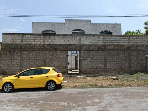 Sevende Casa $1,450,00 Tal Y Como Se Muestra En Las Fotos. En Calle Costa Azul Lotes 8 Y 9. Manzana A Entre Playa Xcaret Y Av. Xana. Col. Ampliación Las Bajadas. Veracruz. Ver.