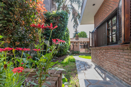 Venta Casa 4 Ambientes En Ramos Mejia.