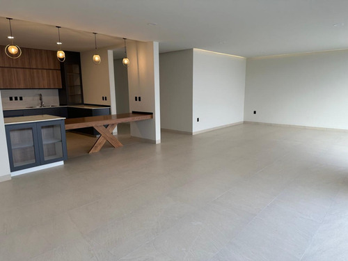 Excelenta Casa En Lomas, Calidad Y Ubicacion Excelente. Oportunidad
