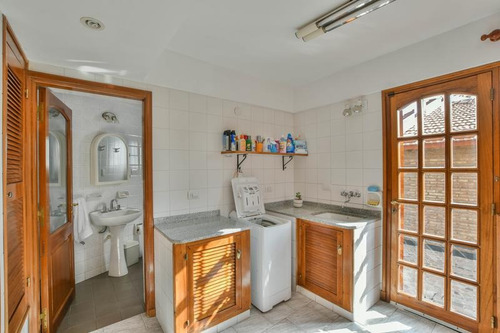 Imagen 18 de 30 de Venta Imponente Casa De 4 Dormitorios Enorme Jardin - Rosario, Santa Fe.