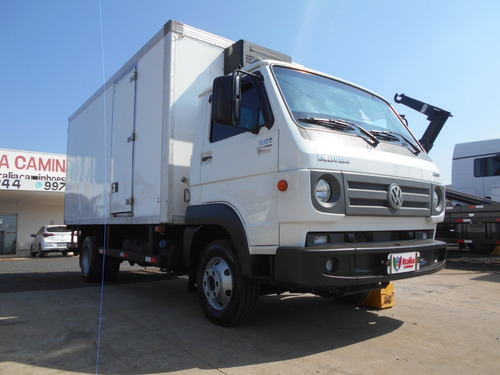 Imagem 2 de 15 de Volkswagen 8160 2017 Baú Refrigerado