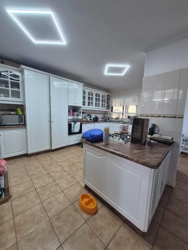 Casa En Arriendo De 5 Dorm. Condominio Nogales Machalí