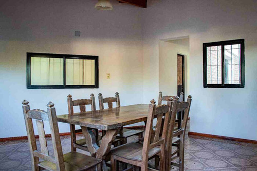 Casa De 2 Dormitorios Con Pileta En Venta - Roldan
