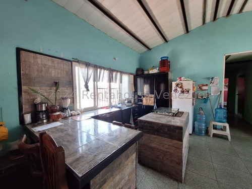 Amplia Casa Con Luz Trifásica Independiente En Cada Nivel En Venta En Barrios Lourdes Cerca De La Av Bermudez Y Cedro Db 24-23164
