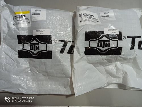 Imagem 3 de 4 de Par Moldura Aro Farol Hilux 4x4 92 93 94 95 96 97 98 A 2001