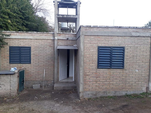 Imagen 2 de 6 de Gran Oportunidad!! Lote Con 2 Departamentos En Calle Las Moras, Unquillo. Ideal Para Alquilar.