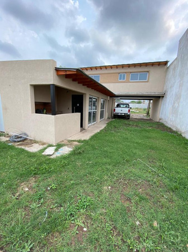 Casa Venta - 2 Dormitorios 2 Baños - 300mts2 Totales - Lomas De Zamora