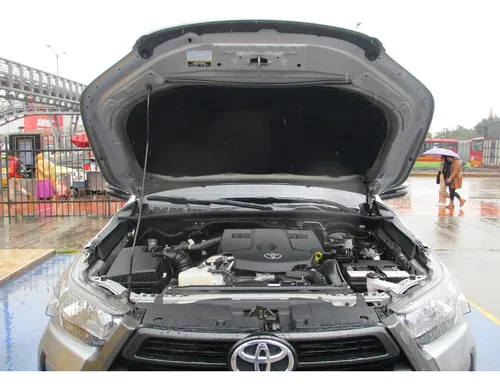 Toyota Hilux 4x4 2400cc Mt Aa