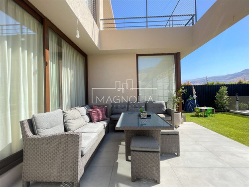 Casa En Venta De 5 Dorm. Mas Servicio En Chamisero
