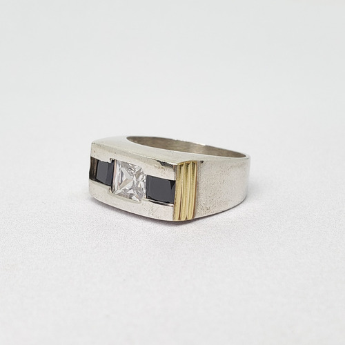 Imagen 5 de 9 de Anillo Plata Y Oro 3 Piedras Centro Negra Blanca Negra