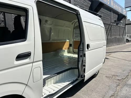 Toyota Hiace Panel Super Larga