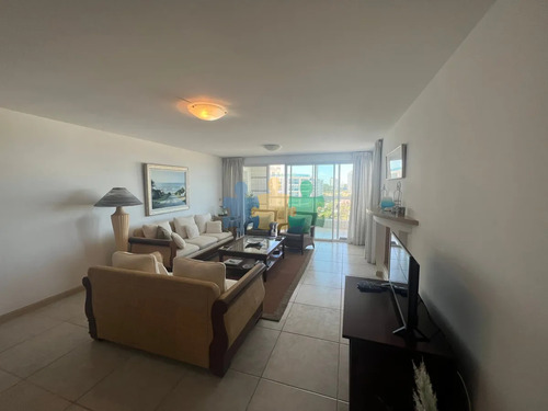 Piso Alto Frente Al Mar Con Parrilla Propia. - Ref : Eqp7578