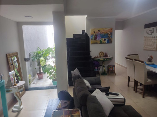Sobrado Em Exelente Localização