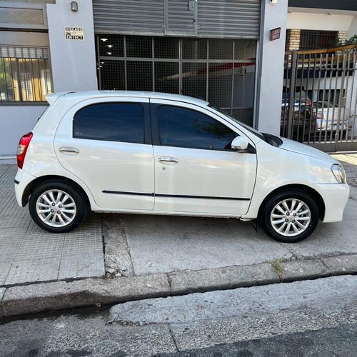 Imagen 4 de 25 de Toyota Etios 1.5 Xls
