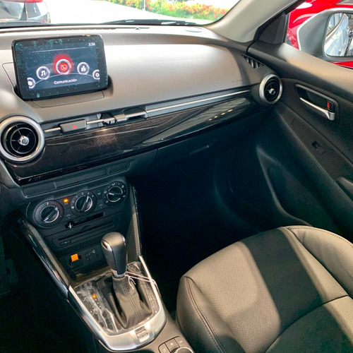 Imagen 12 de 14 de Mazda 2 Sedan Touring At Plata