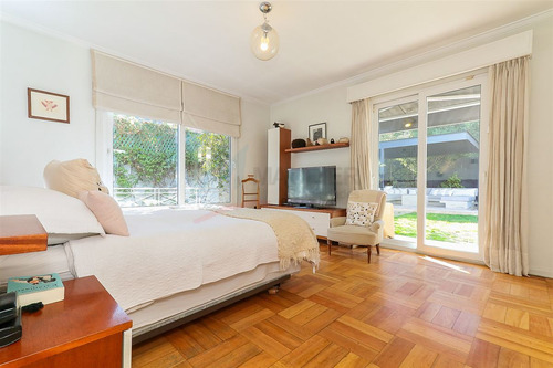 Casa En Venta De 5 Dorm. En Las Condes