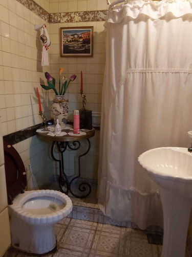 Imagen 7 de 14 de Casa De 5 Ambientes Muy Buen Estado