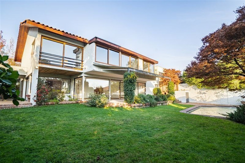Casa En Venta De 4 Dorm. En Las Condes