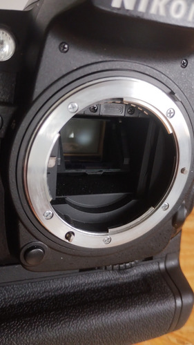 Body Nikon D7000 + Grip Impecable 31451 Disparos En Uso Negro (Usado)