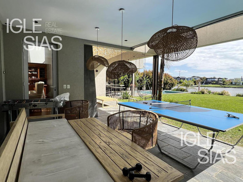 Casa En Venta Al Lago 4 Dormitorios En Barbarita