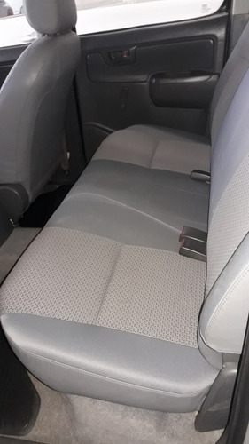 Toyota Hilux 2.5 Cover Cs Dx Pack I 4x2 Cerrada 2012