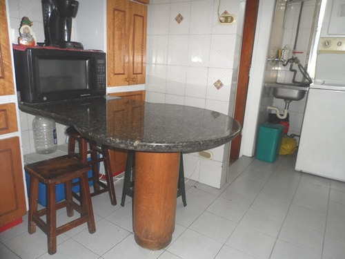 Venta De Amplio Apartamento En Los Ruices / Gc