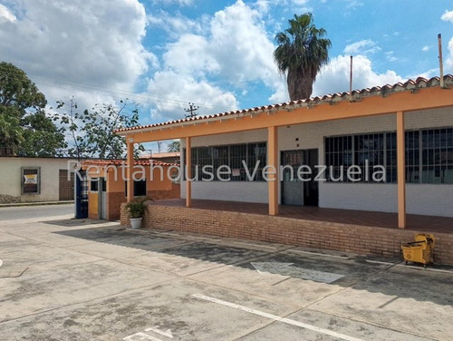 Rafael Gamarra Tu Asesor Inmobiliaro Alquila Comodo Y Amplio Local Comercial, En Plena Avenida Bolivar De Los Rastrojos. Amplio Estacionamiento, Alto Trafico Vehicular Y Peatonal. Baño Interno, Patio
