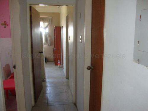 Milagros Inmuebles Apartamento Venta Cabudare Lara Av Intercomunal Barquisimeto Acarigua Economica Residencial Economico Código Inmobiliaria Rent-a-house 25-5593