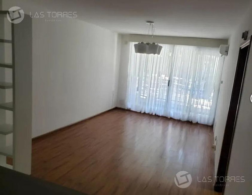 Apartamento - Pocitos, Hermoso, Amplio, Con Patio, Iluminado.