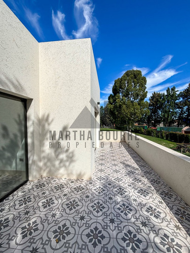 Casa En Venta En Santo Tomas, Pilar, G.b.a. Zona Norte
