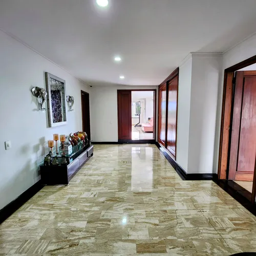 Apartamento En Venta En Los Balsos. Cod V12228