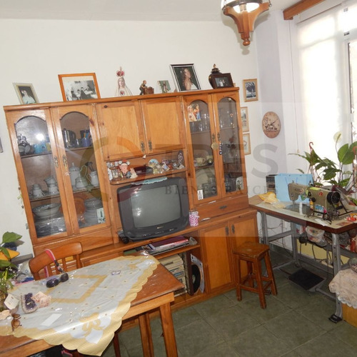 Imagen 3 de 18 de Venta Casa 1 Dormitorio Con Gran Ambiente En El Centro