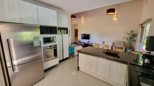 Casa Em Condomínio Com Natureza, Tranquilidade E Segurança