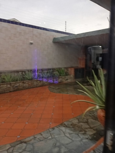Grey Zuloaga Y Javier Philip Inzitu Realtors Venden Casa En La Urbanización Altos De Guataparo Valencia Carabobo Venezuela