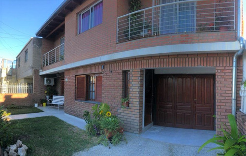 Venta - Dos Casas Independientes - Patio - Jardin - Cochera