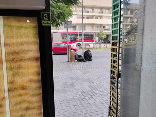 Local Comercial De 44m2 Sobre Av. Irarrázaval