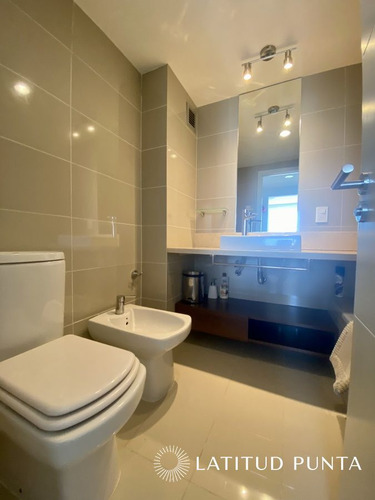 Imagen 18 de 25 de Venta De Apartamento 2 Dormitorios Y 2 Baños - Punta Del Este Brava