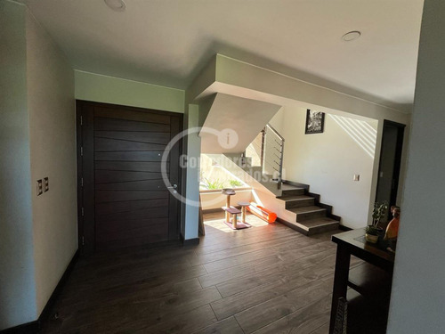 Casa En Venta De 6 Dorm. En Santo Domingo