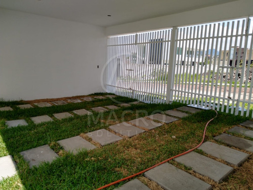 Casa En Preventa En Fracc. Real De Oaxtepec Con Amplio Jardín Y Alberca Con Jacuzzi