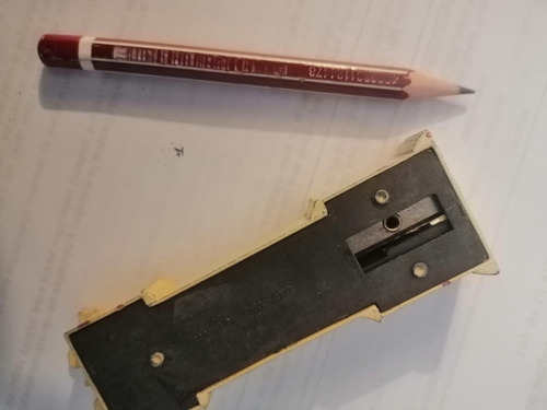 Sacapuntas Antiguo De Coleccion Reloj Carillon (Usado)