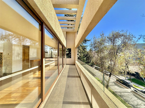 Penthouse Dúplex: El Rodeo / Clínica Alemana