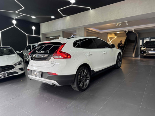 Volvo V40 2.0 T5 CROSS COUNTRY AWD TURBO GASOLINA 4P AUTOMÁTICO