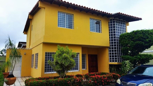 Imagen 1 de 10 de Townhouse En Venta Juanico, Urb. Villas Victoria