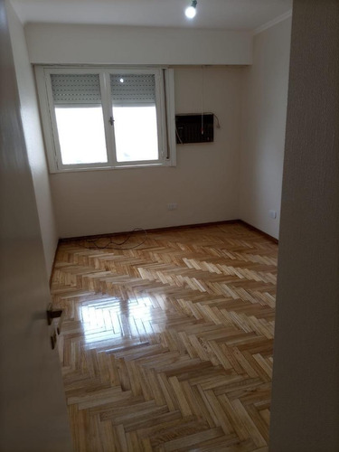 Imagen 11 de 14 de Venta. Departamento 2 Dormitorios Con Balcón.