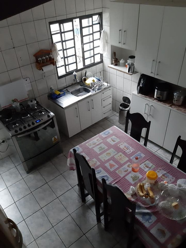 Imóvel Com 6 Casas, 13 Comodos E 6 Banheiros