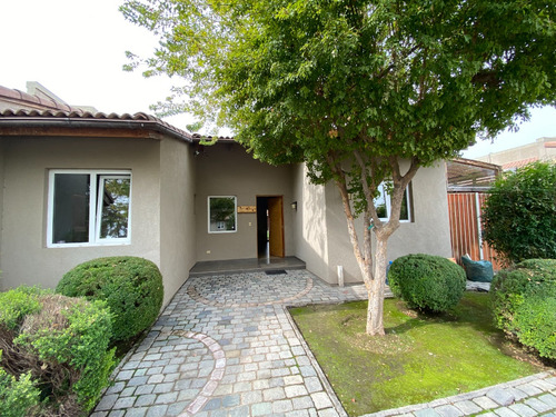 Casa Cond Los Robles 4 Dor + 4 Bañ + 4 Est + Pisci 700/140m2